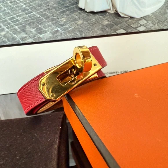 LOT 2169 Hermes Kelly Red Leather with 18K gold plated  Hardware - Picture 6 of 10